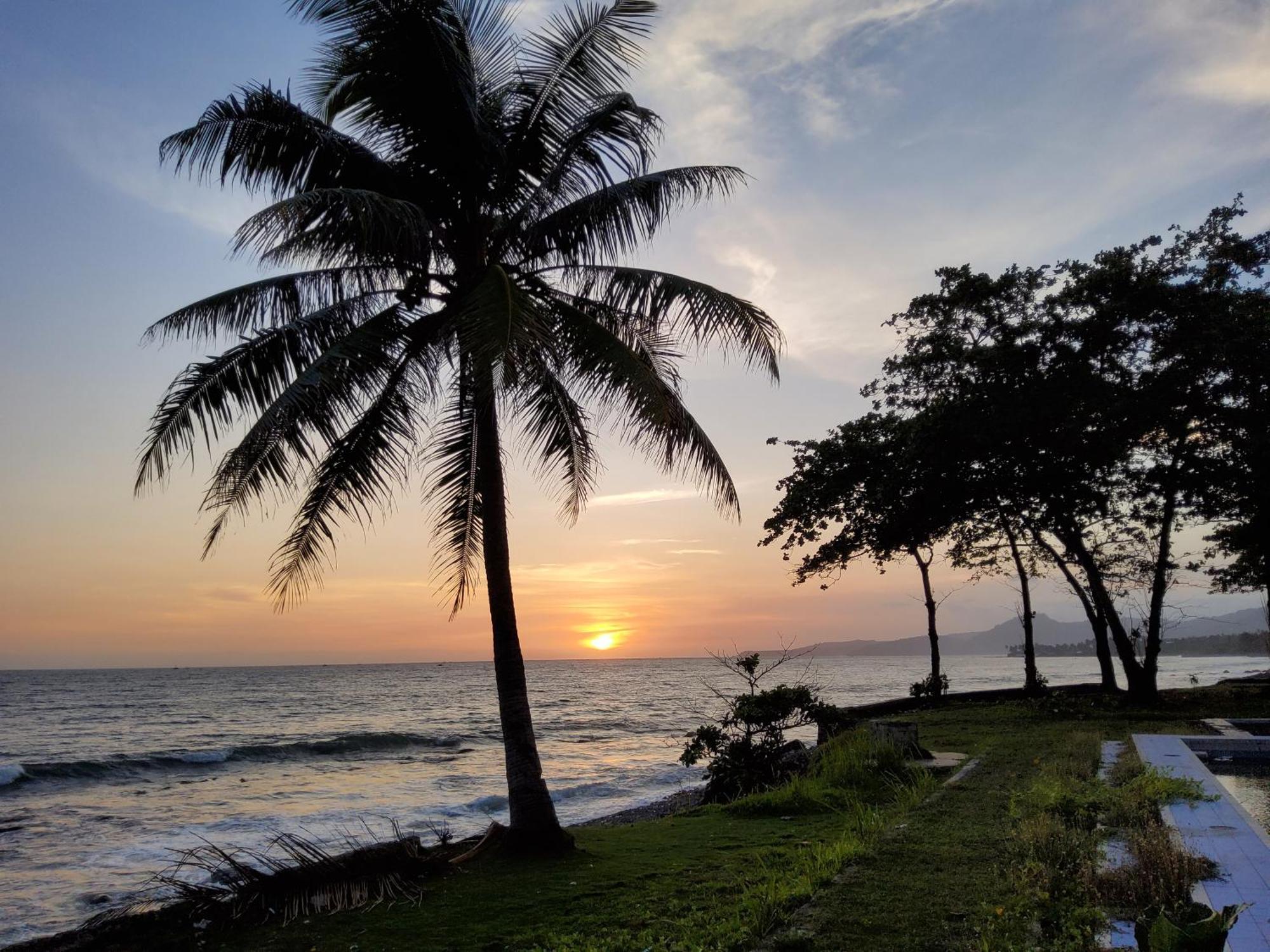 Hotel Kumala Samudra Cikakak Экстерьер фото