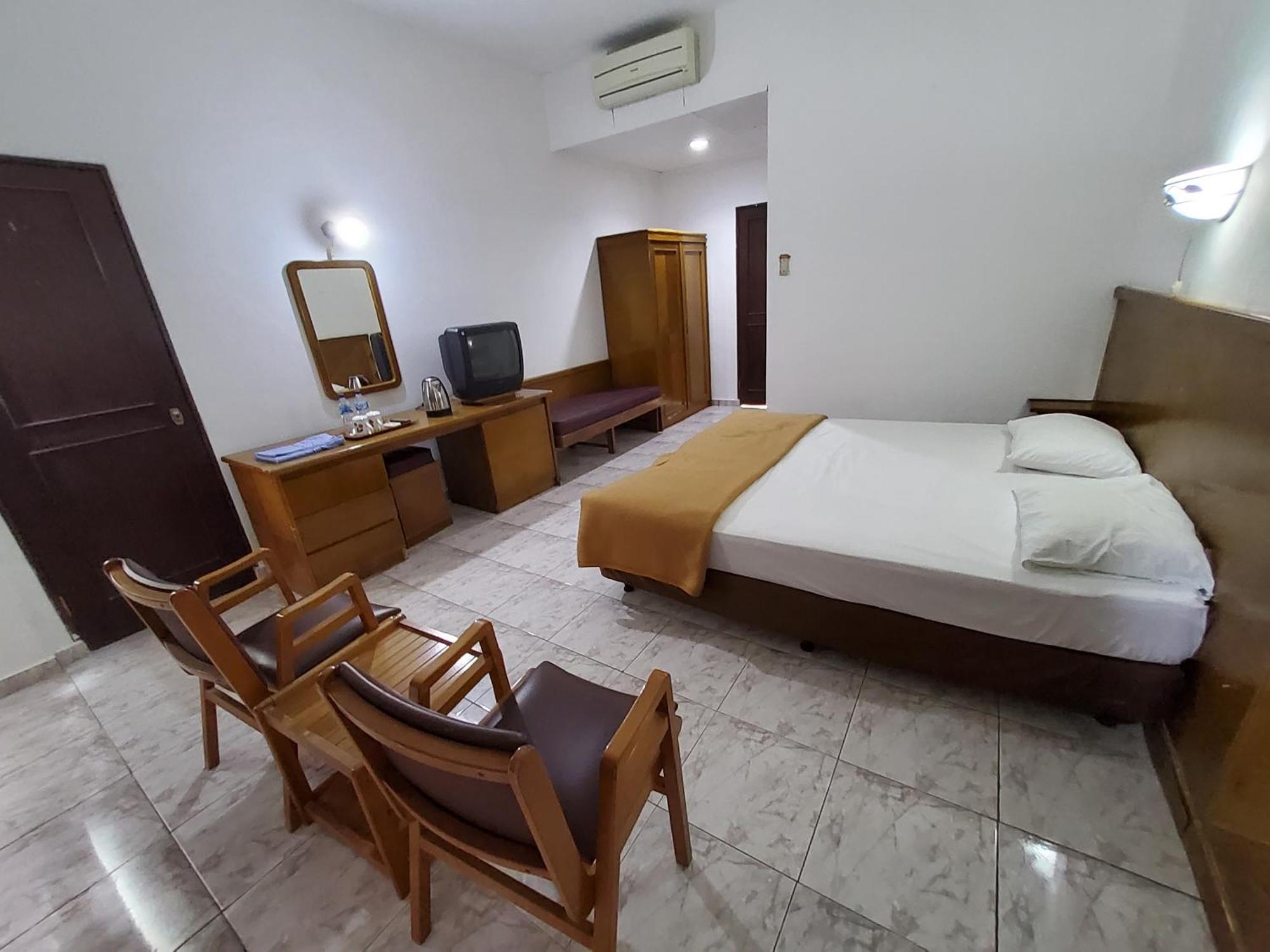 Hotel Kumala Samudra Cikakak Экстерьер фото