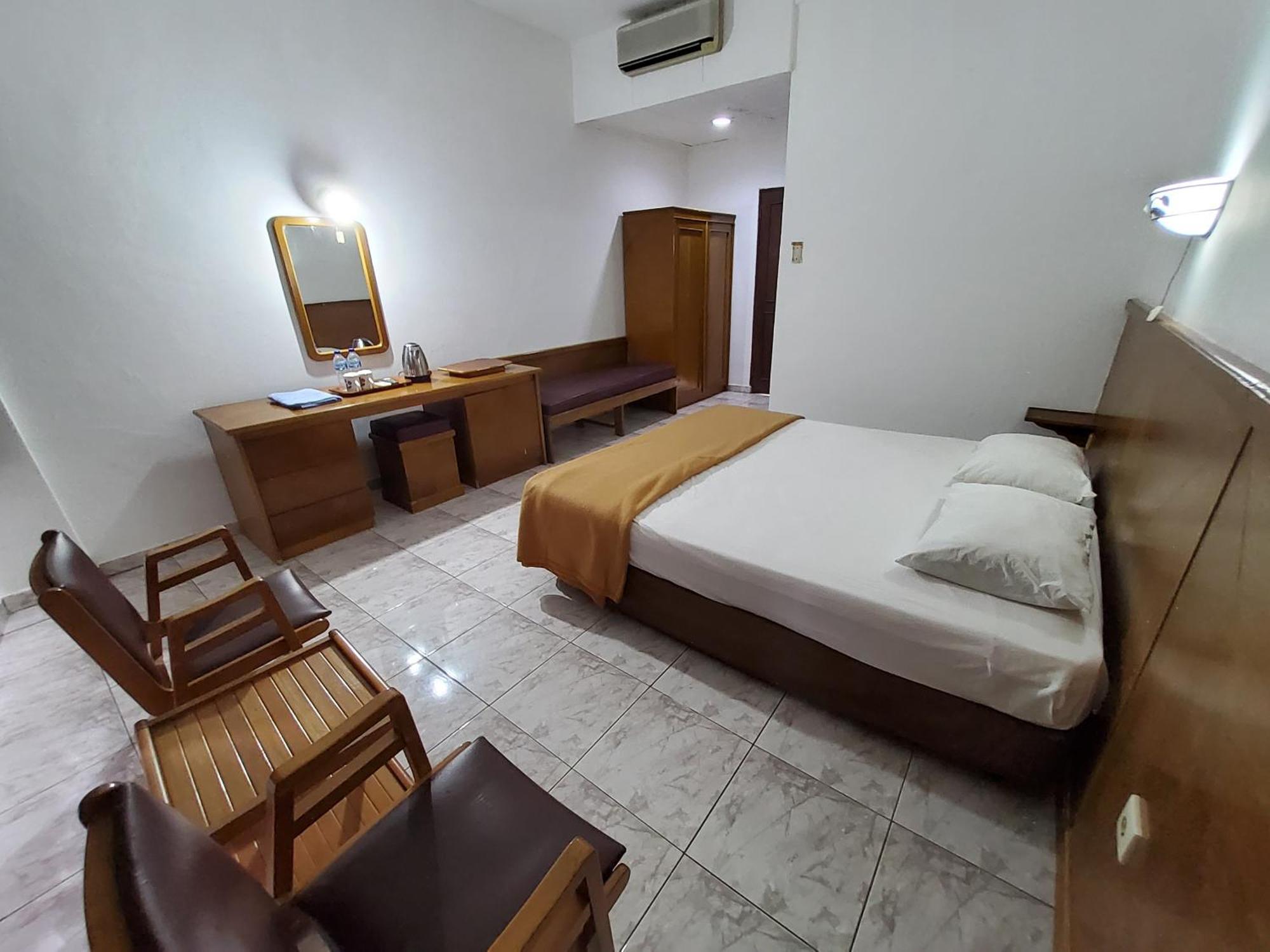 Hotel Kumala Samudra Cikakak Экстерьер фото