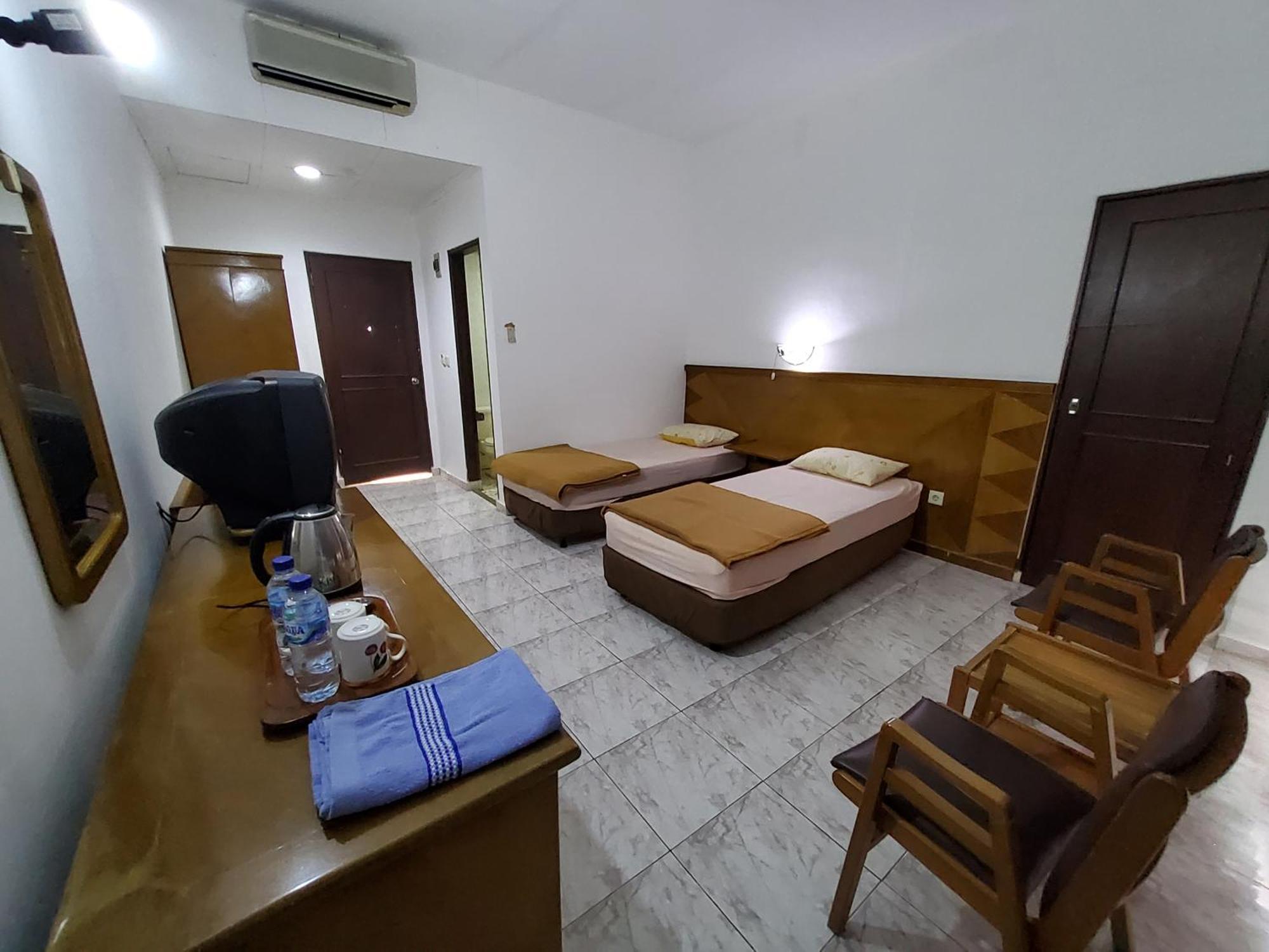 Hotel Kumala Samudra Cikakak Экстерьер фото