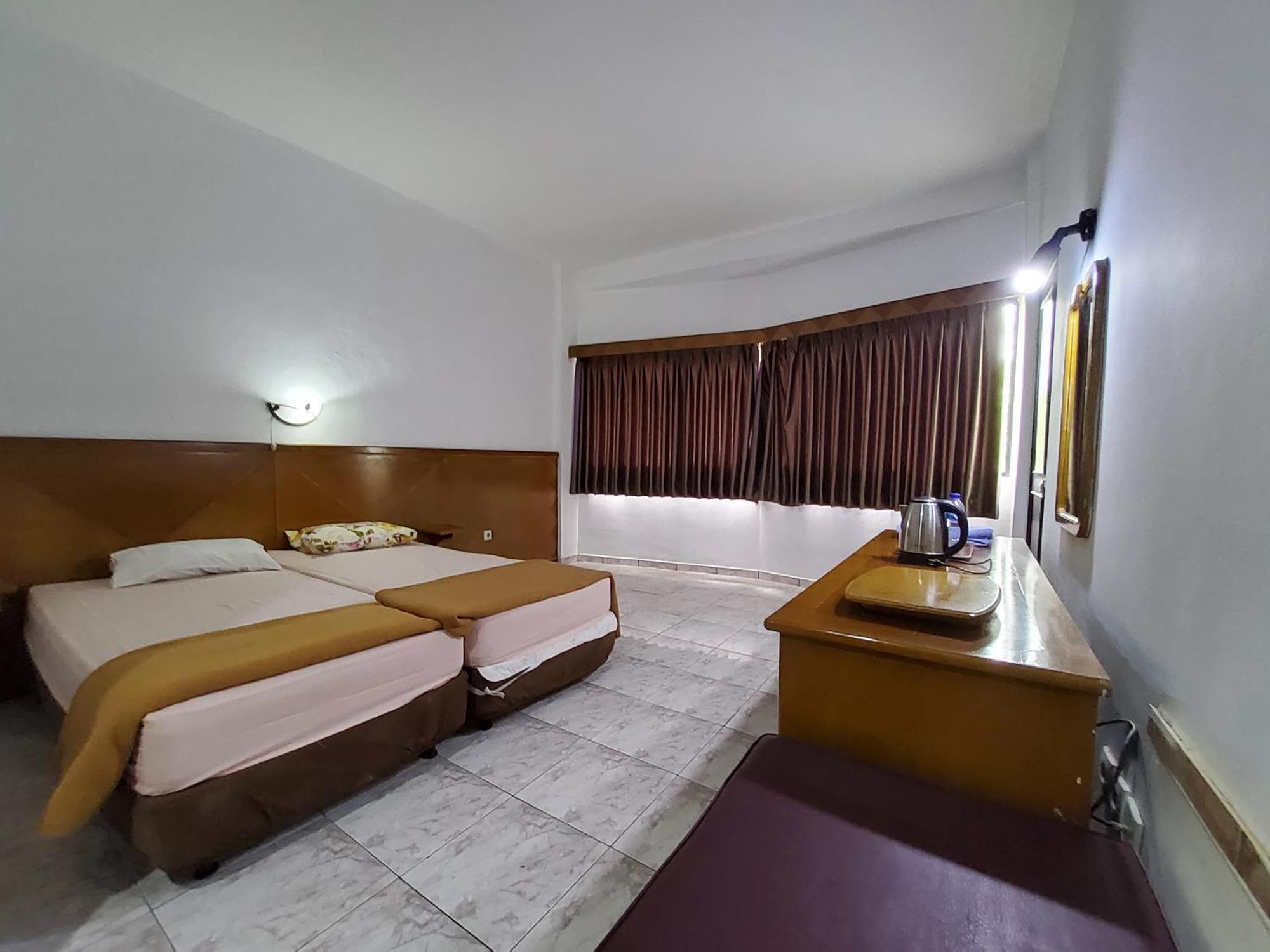Hotel Kumala Samudra Cikakak Экстерьер фото