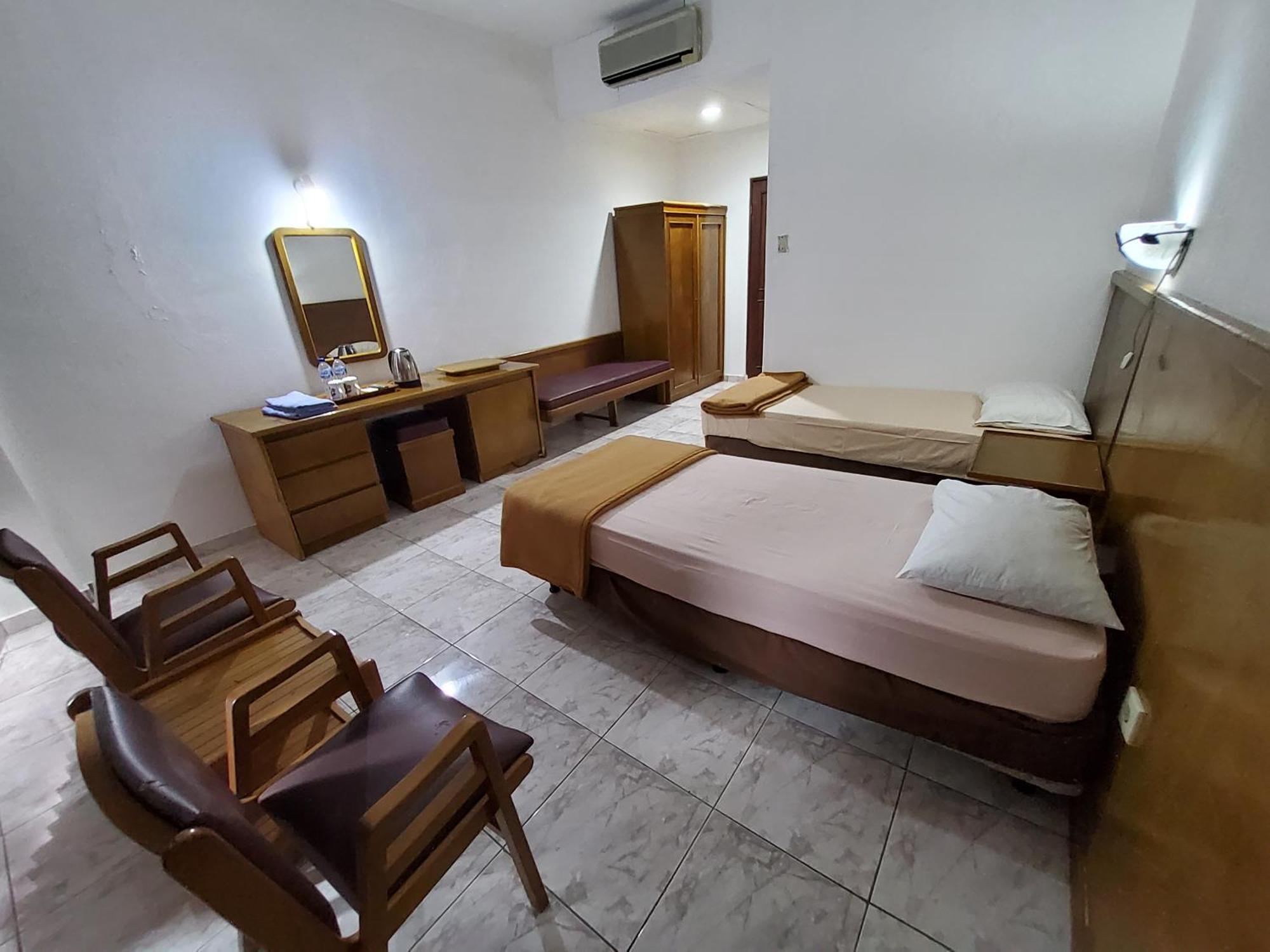 Hotel Kumala Samudra Cikakak Экстерьер фото