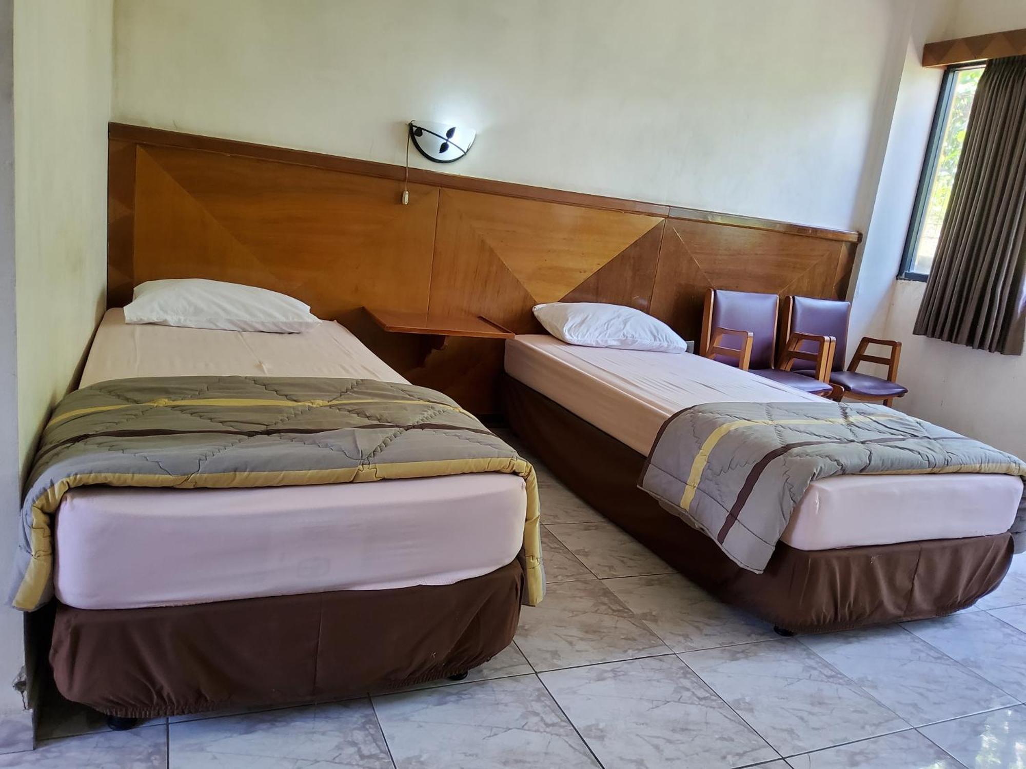 Hotel Kumala Samudra Cikakak Экстерьер фото