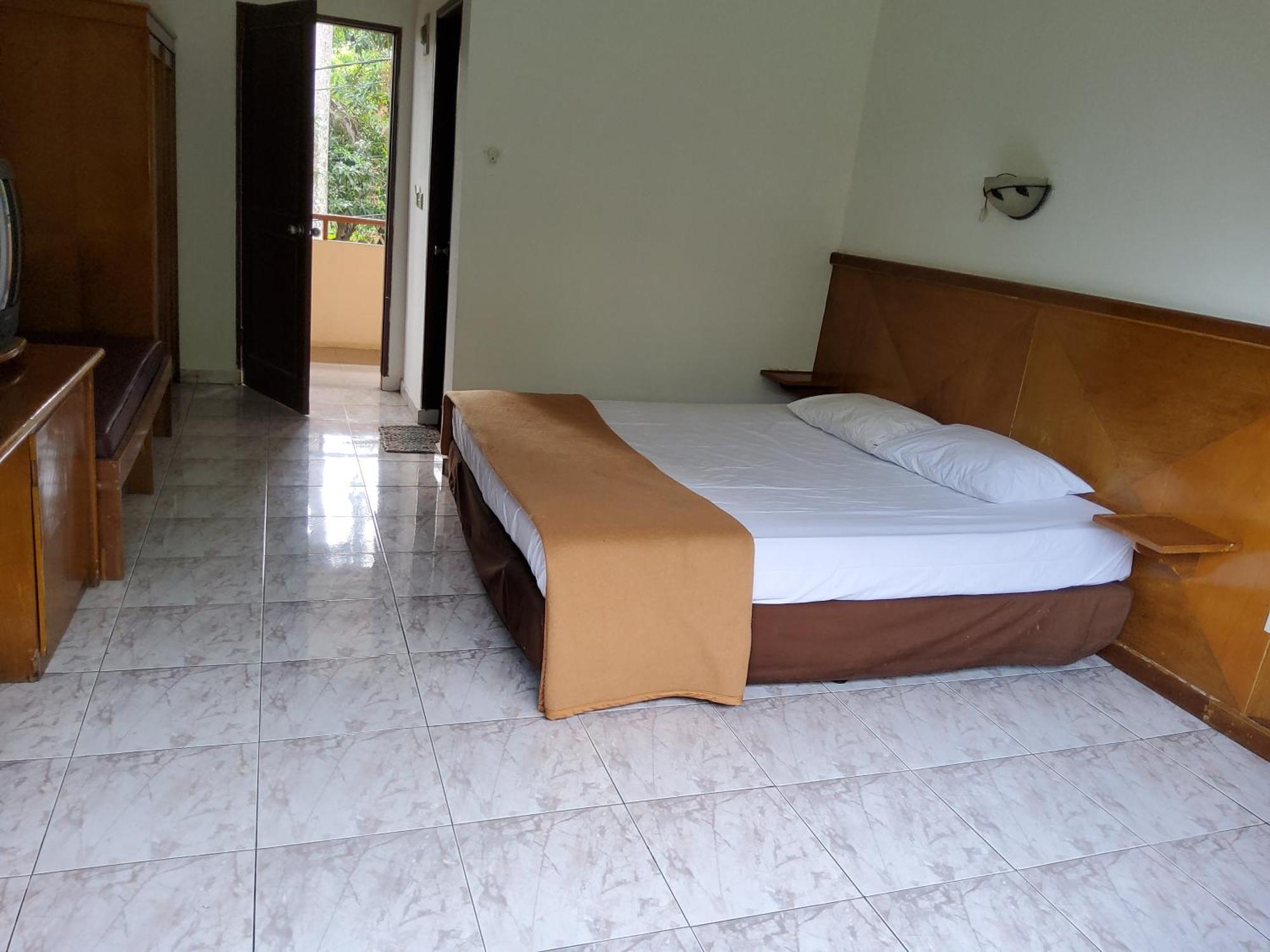 Hotel Kumala Samudra Cikakak Экстерьер фото