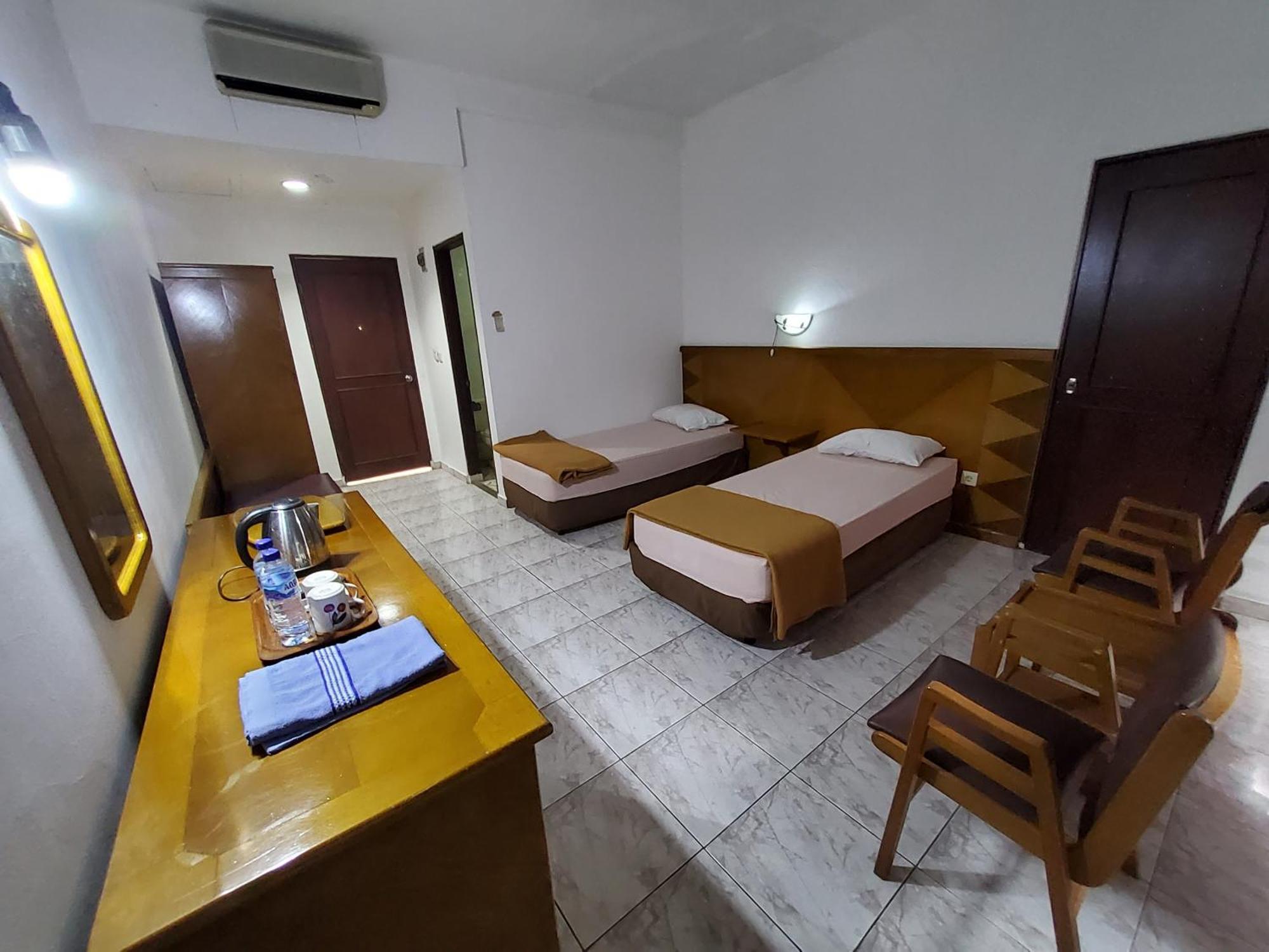 Hotel Kumala Samudra Cikakak Экстерьер фото
